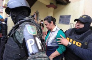 Hasta 40 años de cárcel podría pagar Rosa Lobo; le incautan 11 bienes