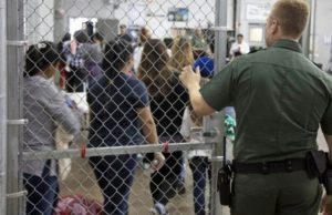 El drama de los niños migrantes en «la jaula»