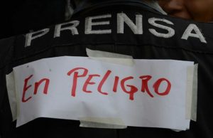 Amenazas a libertad de expresión atentan contra salud de las democracias.